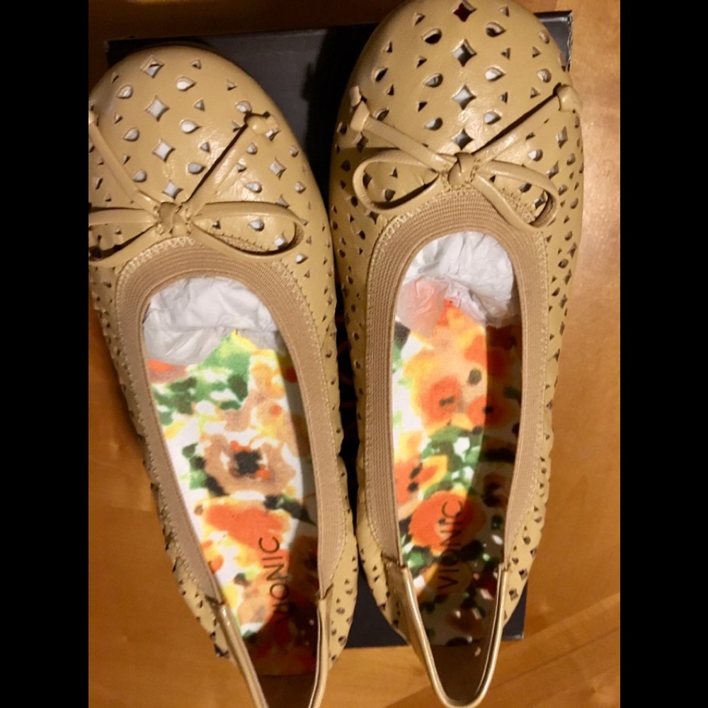 Vionic Orthotic Leather Perforated Flats SOLD OUT!